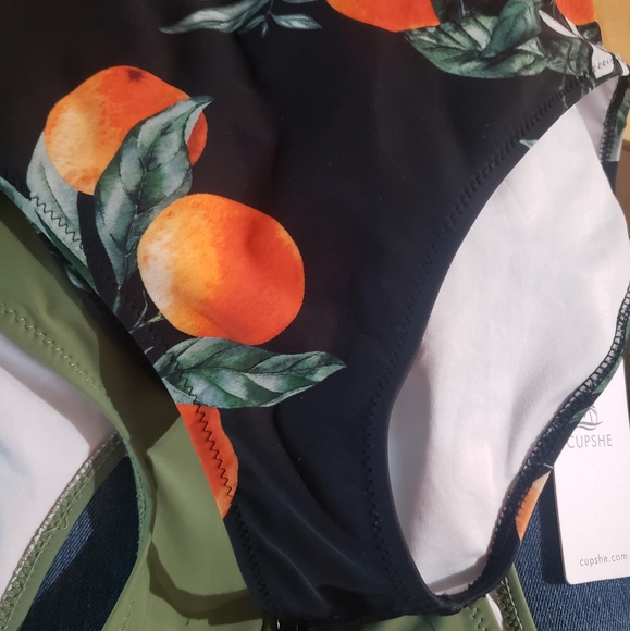 Cupshe one piece bathing suit/ open back - Picture 5 of 8
